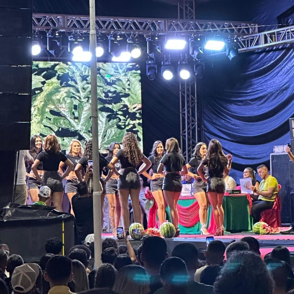 Festival da Melancia 2026: desfile reúne 20 candidatas e classifica seis para a grande final